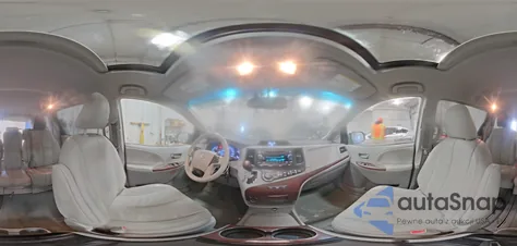 2014 Toyota Sienna Xle z USA, uszkodzony, nr VIN 5TDYK3DC4ES461709